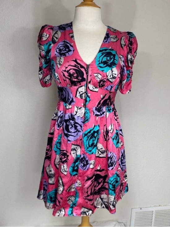 Betsey Johnson Dresses & Skirts - Betsey Johnson Women's Pink Rosette V Neck Short Sleeve Satin Mini Dress Size 4